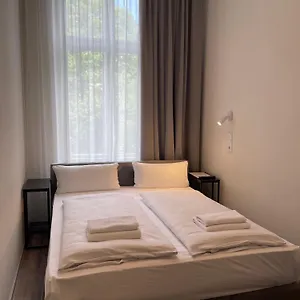 Blue - Minimalist Boutique Berlín
